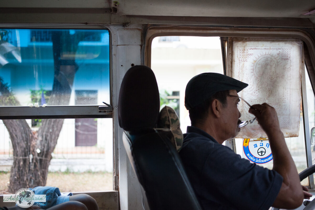 Conductor de Bus en Vientián