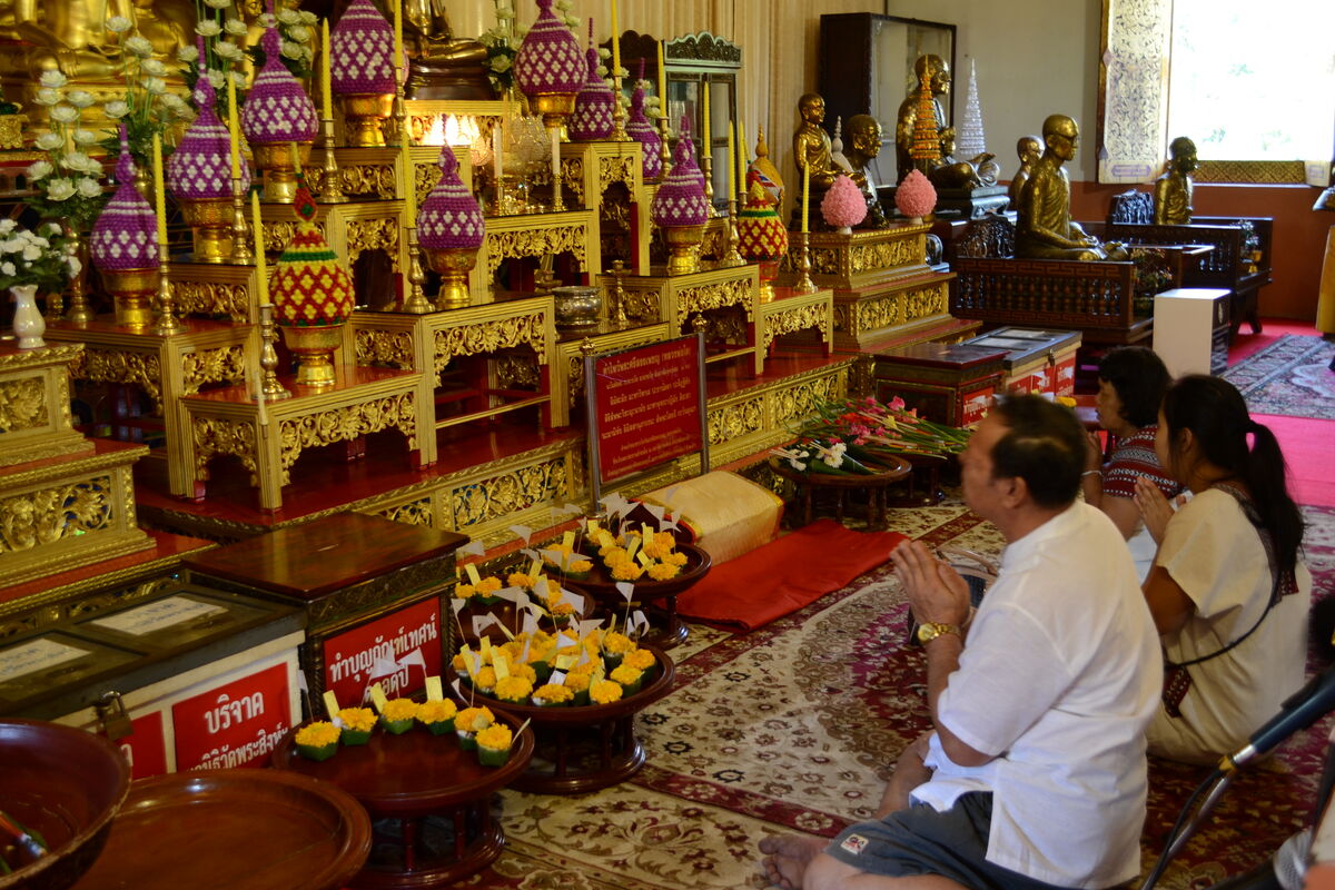 Oraciones en uno del templos