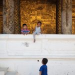 Niños jugando en Wat Mai