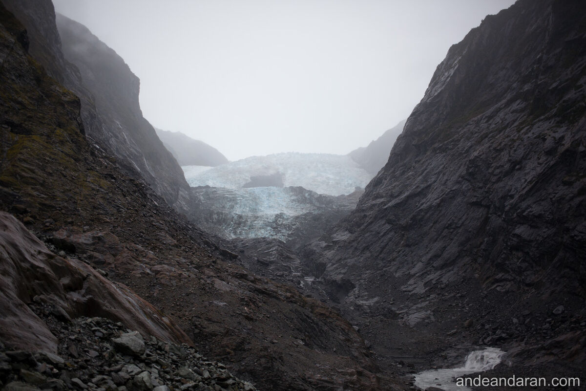 Glaciar Franz Josef... al fondo, entre las nubes