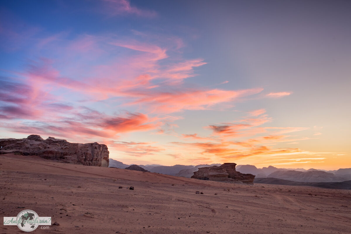Cielo al atardecer en Wadi Rum