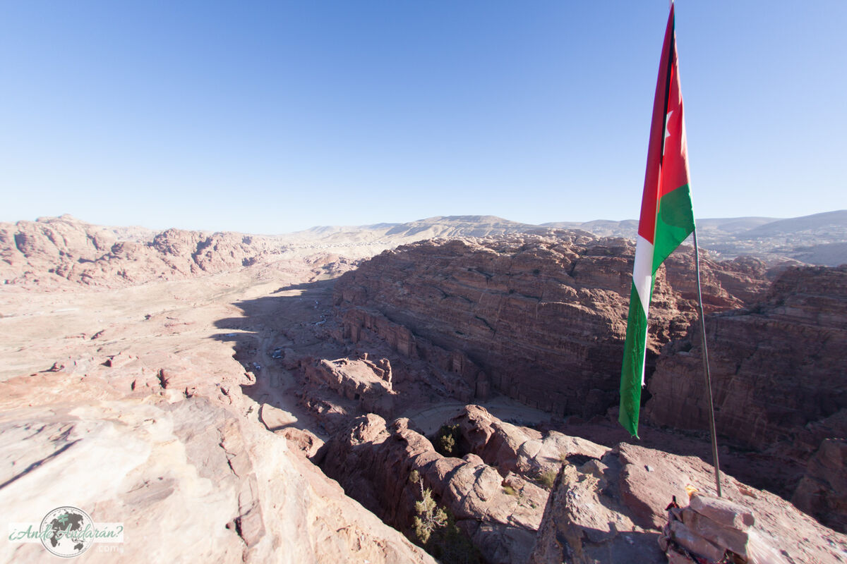Bandera de Jordania en Petra